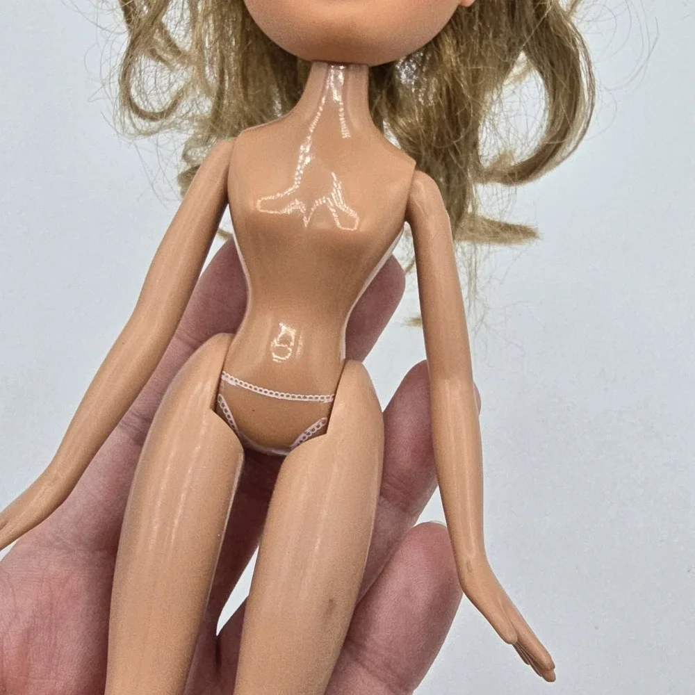 Bratz Feelin Pretty Yasmin Fashion Doll  Red Lips